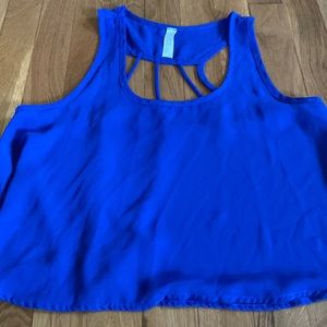 Woman’s royal blue crop
